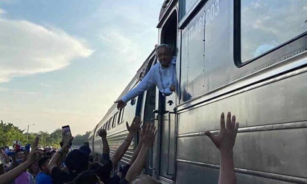 AMLO realiza el primer recorrido de prueba del Tren Interoceánico de pasajeros