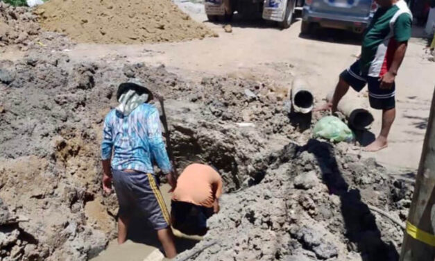 Desazolva y restablece el Gobierno de Macuspana la línea de agua de la calle Anahuác