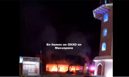 Arde un OXXO y dos vehículos en Macuspana, casi a la media noche