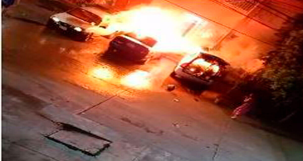 En Cárdenas tres vehículos incendiados, e intentan quemar una gasolineria