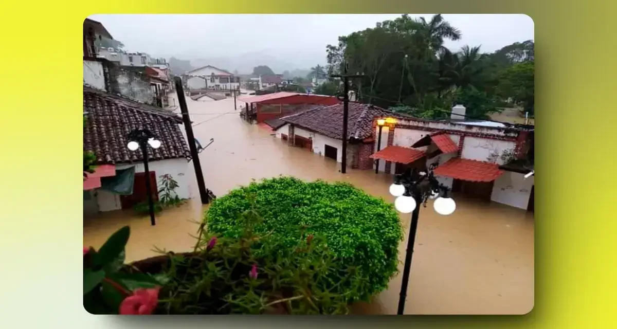 QUEDARON CON INUNDACIONES COMUNIDADES Y CALLES DE MUNICIPIOS DE LA SIERRA TABASQUEÑA, POR DESBORDAMIENTOS DE RÍOS