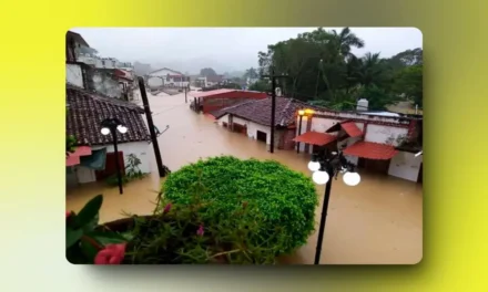 QUEDARON CON INUNDACIONES COMUNIDADES Y CALLES DE MUNICIPIOS DE LA SIERRA TABASQUEÑA, POR DESBORDAMIENTOS DE RÍOS